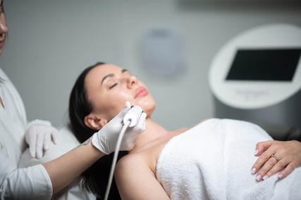 Игольчатый RF + фотобиомодуляция